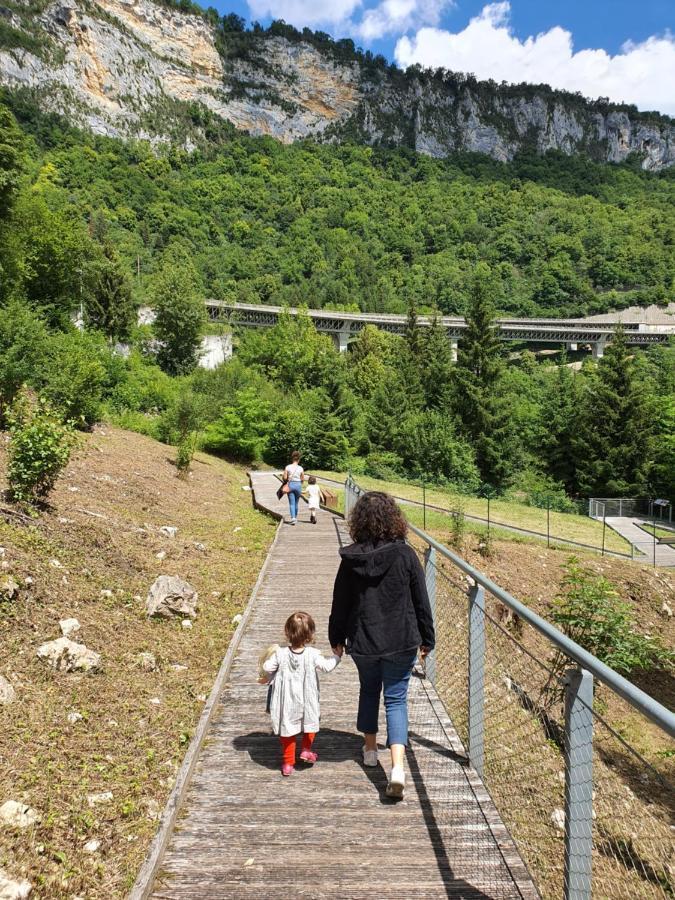 Home Nantua Studio Meubles Ain-Jura Экстерьер фото