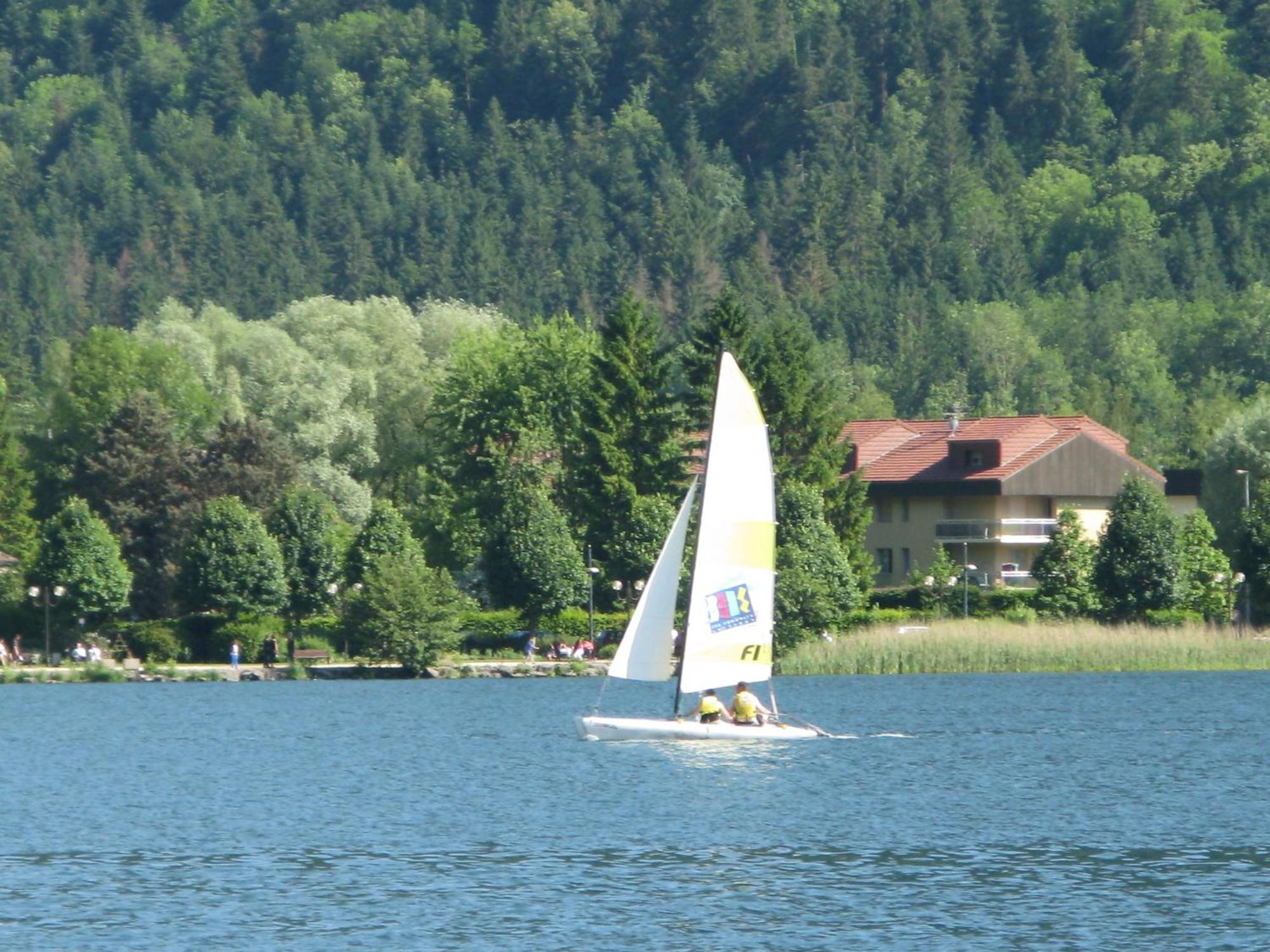 Home Nantua Studio Meubles Ain-Jura Экстерьер фото