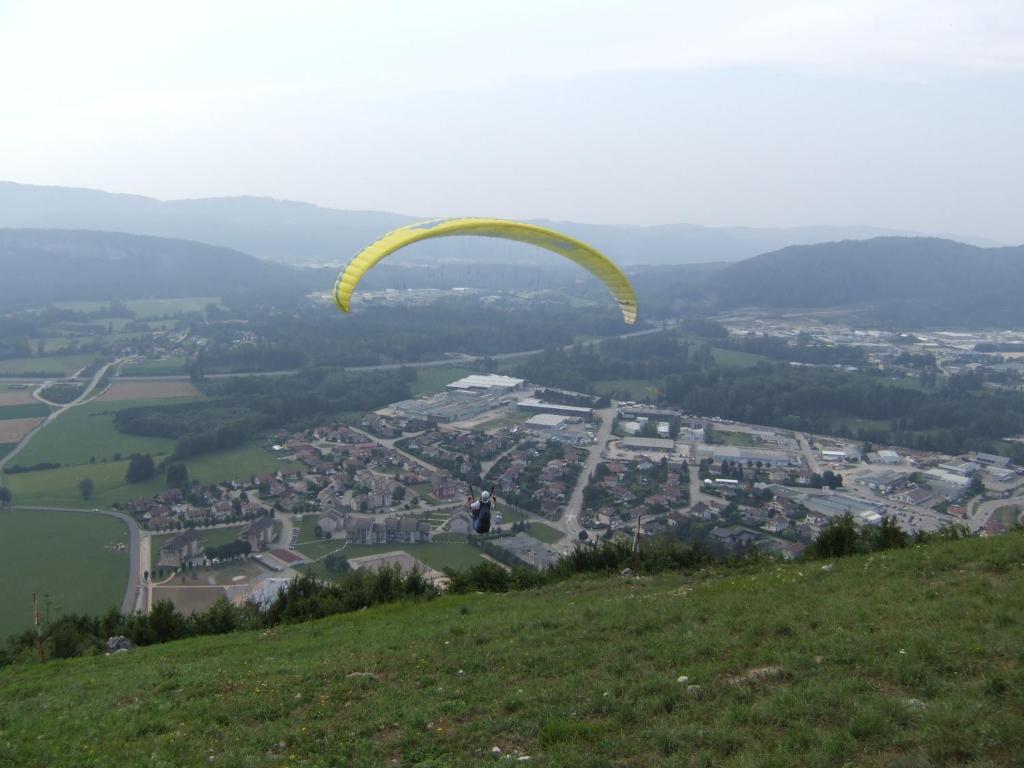Home Nantua Studio Meubles Ain-Jura Экстерьер фото