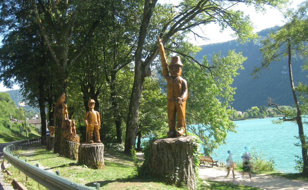 Home Nantua Studio Meubles Ain-Jura Экстерьер фото